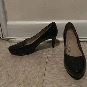Black platform leather pumps